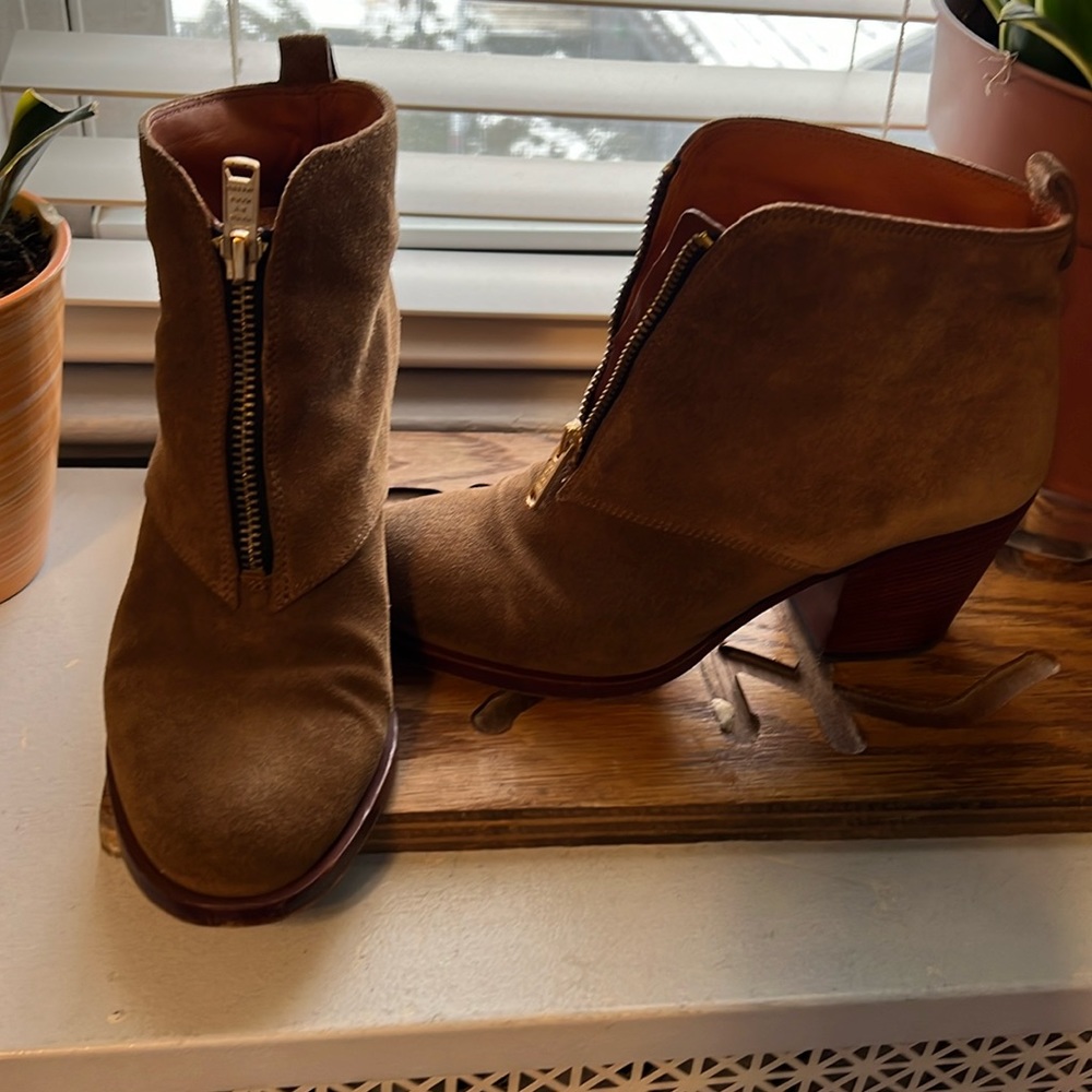 Marc Jacob’s booties size 37 camel color suede